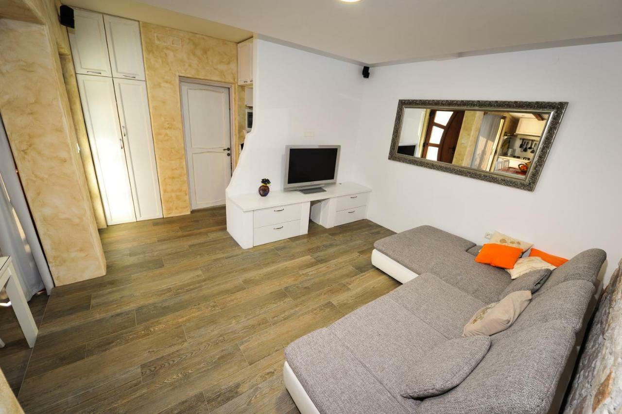 Luxury Apartment Alba With Pool Kanfanar Bagian luar foto